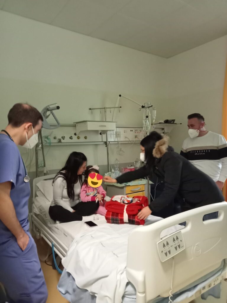 Natale 2023 Consegna regali natalizi presso il reparto oncoloematologico pediatrico dell’ ospedale di Bari