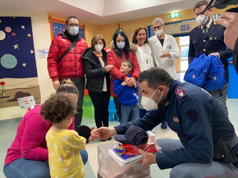 Consegna regali presso il reparto di Pediatria dell’Ospedale Civile “Madonna delle Grazie” di Matera.